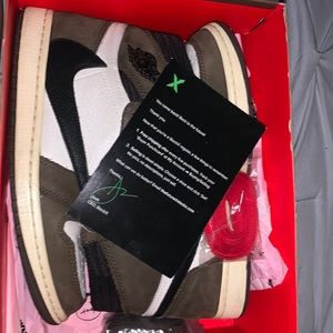 Size 8 in men Travis Scott shoes